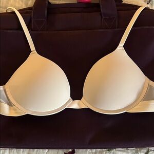 Pepper (NWOT) Cream Bra